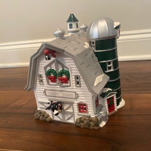 Department 56 - Dairy Barn